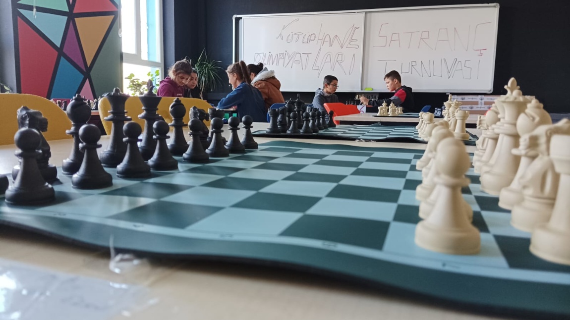 Okulumuz Öğrencileri Arasında Satranç Turnuvamız Başlamıştır.
